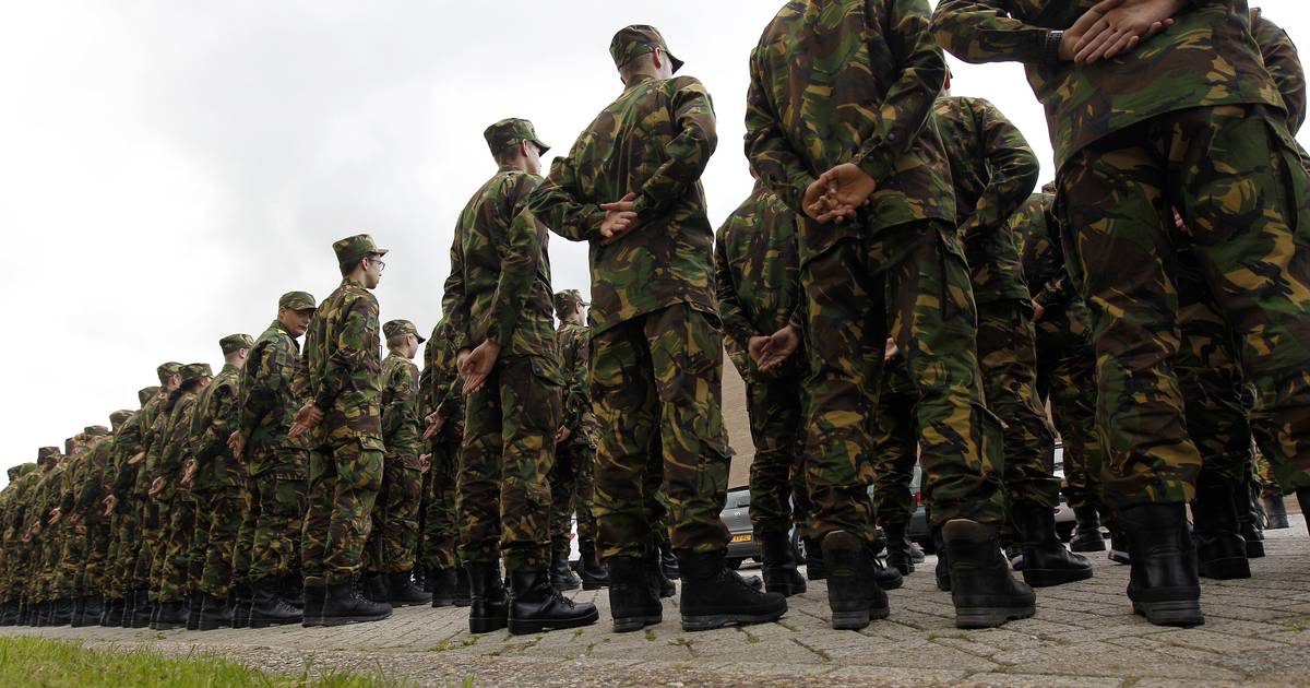 Zij zijn Goodwill Voorrecht Defensie-medewerker verkoopt voor 50.000 euro aan militaire spullen op  Marktplaats | Binnenland | AD.nl