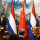 Hoekstra moet de handelsrelatie met China behouden, én zijn zorgen uiten