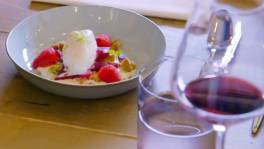 Deborah en Jasmina serveren een absoluut topdessert