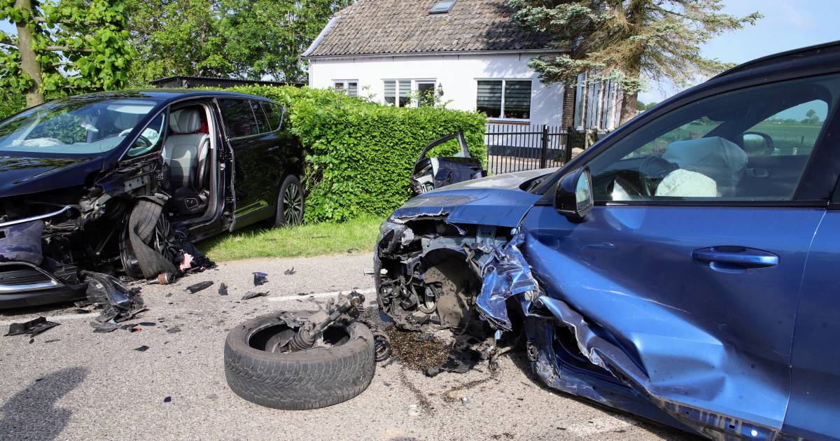 Vrouw uit auto bevrijd na ongeval met veel schade in Est.