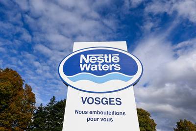 Traitement illégal de l’eau minérale: enquête ouverte contre Nestlé, N°1 mondial