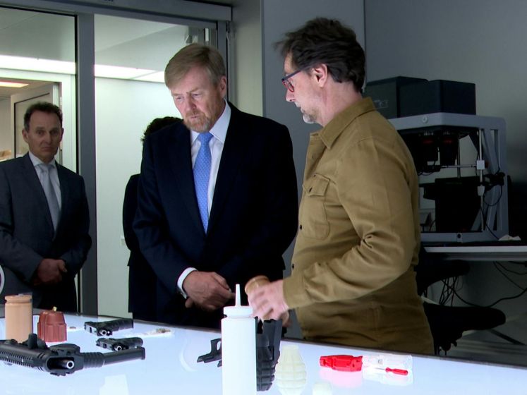 Koning duikt in forensisch onderzoek bij fictieve moordzaak