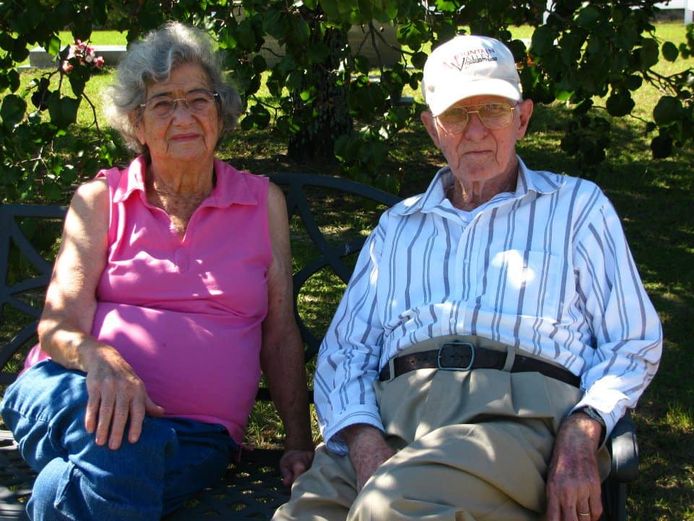Herbert DeLaigle, 94, en Marilyn Frances DeLaigle, 88, sterven op twaalf uur tijd van elkaar na huwelijk van 71 jaar.