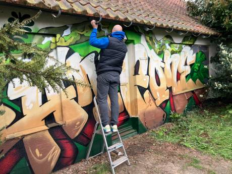 Rustenburgstraat in Tongelre opgevrolijkt met graffiti: ‘Alleen maar positieve reacties’
