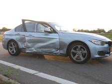 Automobilist vlucht na ongeluk op oprit A4, twee gewonden