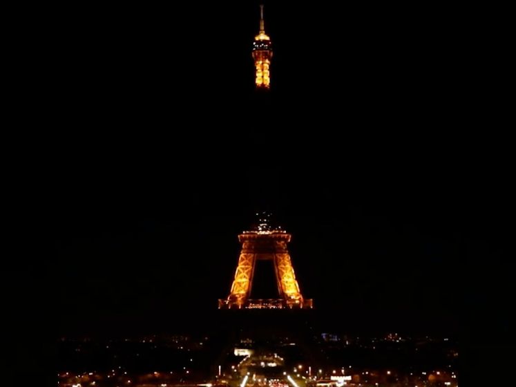 Monumenten wereldwijd in het donker vanwege Earth Hour