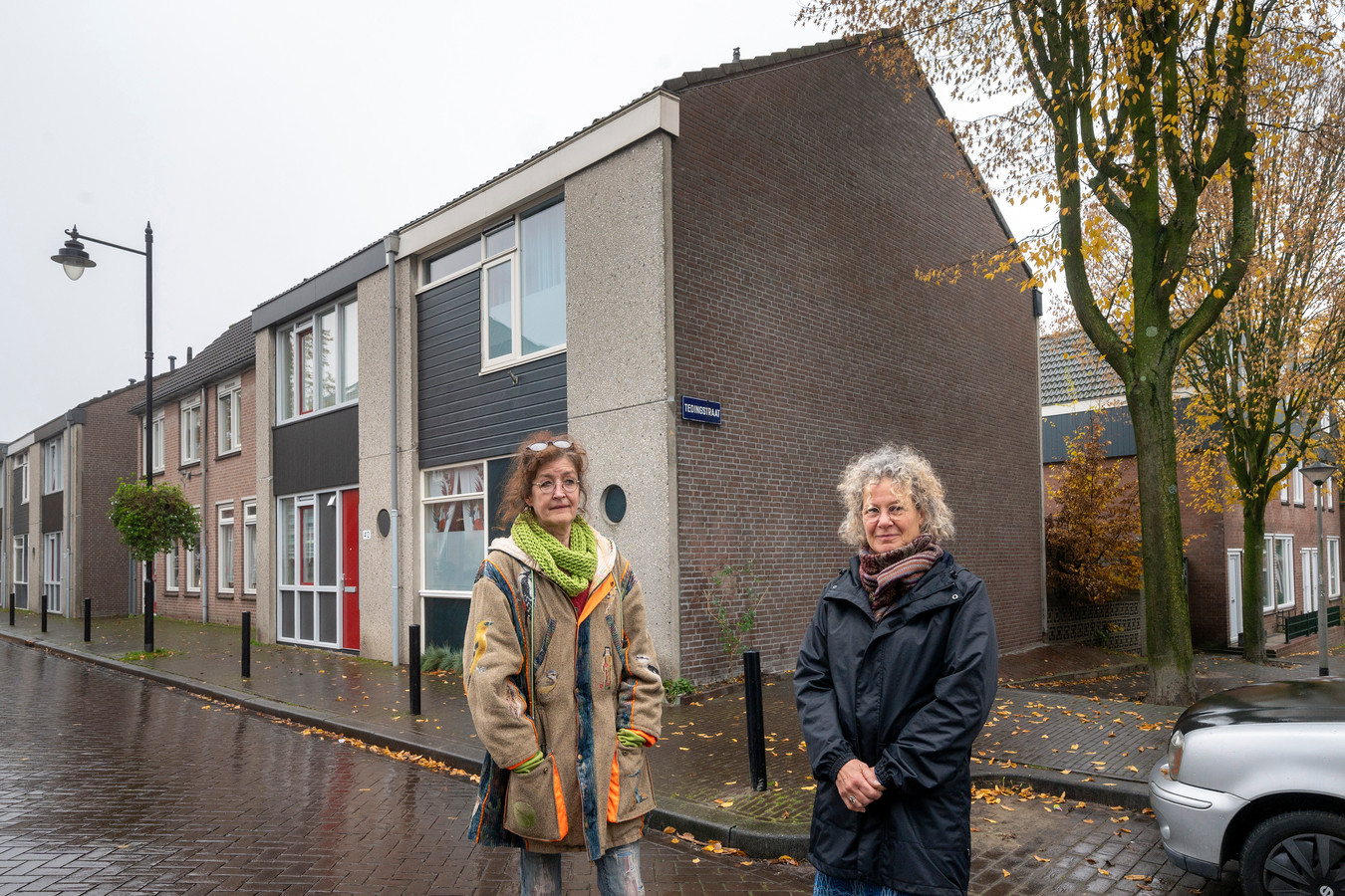 Terry van Gurp (links) en Rita Bonte met daarachter de muur waar de muurschildering van Museum Arnhem moet komen.
