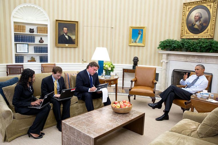 Obama en zijn adviseurs, waaronder Sarada Peri, bereiden zich voor op een speech voor de United Nations General Assembly in 2014. Beeld  