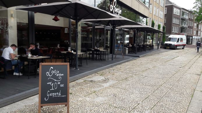 Loetje in Arnhem 'low profile' geopend op vrijdag 30 juli 2021.