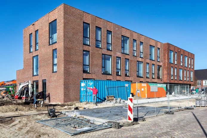 De bouw van medisch centrum Het Kompas is bemoeilijkt door de crises. De initiatiefnemers kwamen daardoor in financiële problemen.