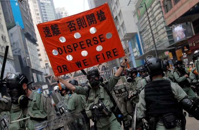 In Hongkong is het naar aanleiding van protest weer tot rellen gekomen. De politie zette traangas en pepperspray in tegen demonstranten.