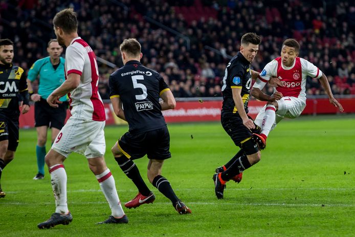 Karol Mets (nr. 5) is een belangrijke gegadigde op de geschorste Bart Meijers te vervangen.