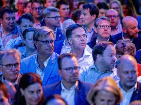 VVD-top krijgt toch weer wat tijd voor asielpakket, maar ‘veenbrand’ woedt: ‘Mark, schiet eens op’