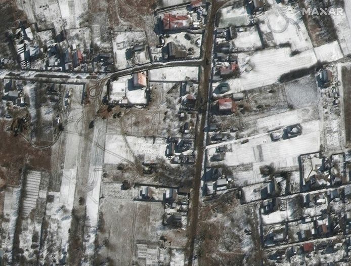 Russisch materieel en troepen in Ozera, ten noordoosten van het Antonov airport.