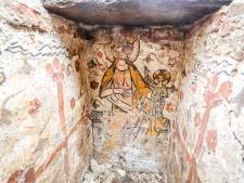 Beschilderde grafkelder uit 14de eeuw ontdekt onder Onze-Lieve-Vrouwekerkhof: “Ook al 45 skeletten blootgelegd”