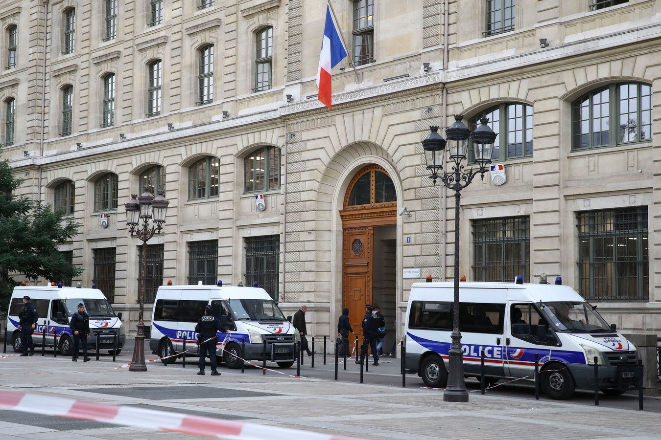 Attaque au couteau à la préfecture de police de Paris ce que l'on sait