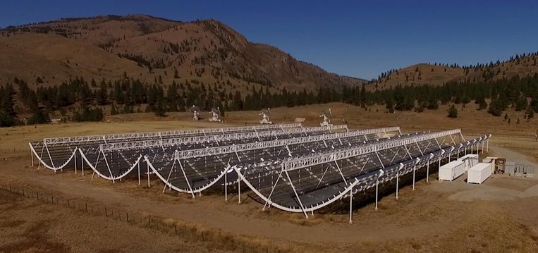 De Chime-radiotelescoop in Canada waarmee de mysterieuze flits werd ontdekt. Beeld Chime