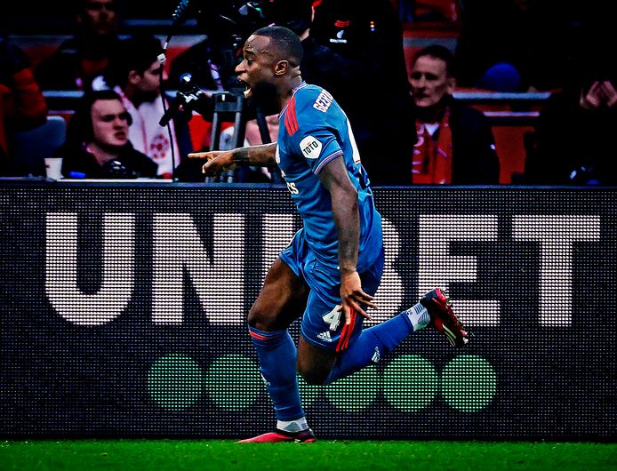 Lutsharel Geertruida viert de winnende goal.