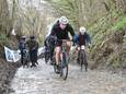 Wielertoeristen op de Koppenberg.