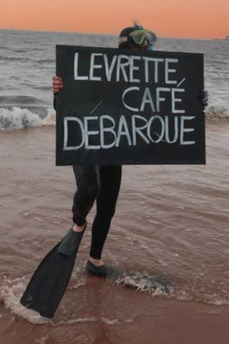 À peine inauguré et déjà vandalisé: le “Levrette café”, le bar qui fait jaser en France