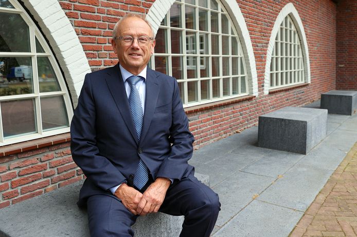 Waarnemend burgemeester Jan Boelhouwer vervangt burgemeester Jan Brenninkmeijer.