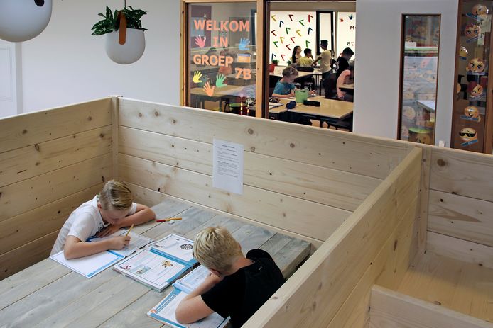 De nieuwe werkeilanden van basisschool de Fonkeling in Berghem. Foto: Peter van Huijkelom.