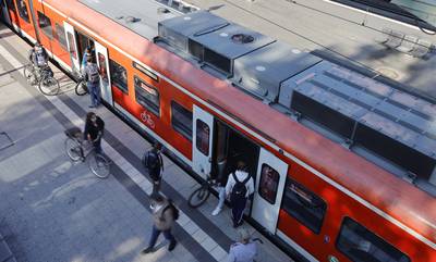 Hand vast in deur trein: vrouw kilometerslang meegesleurd in Duitsland