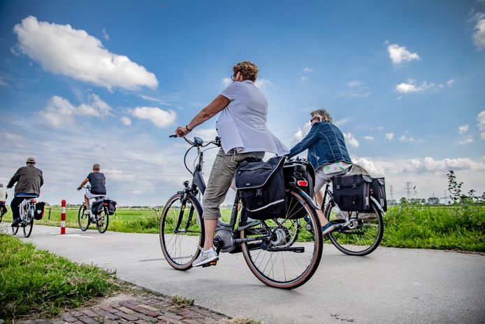 Er sterven steeds minder fietsers in het verkeer, maar bij 70-plussers is juist een forse stijging te zien.