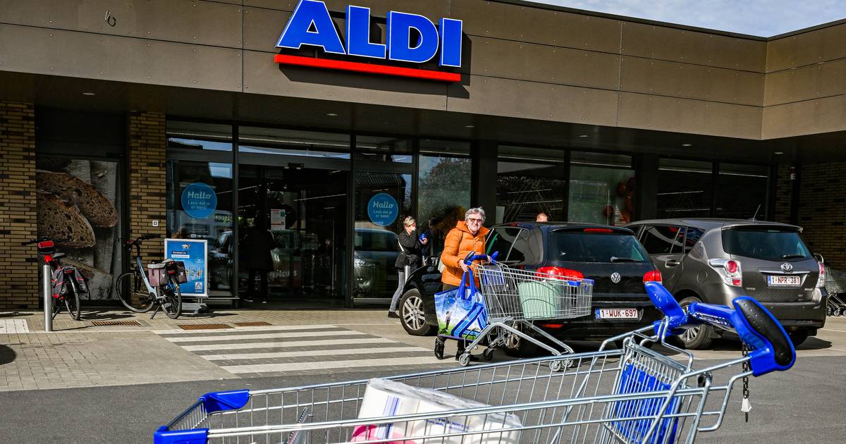Aldi employee fired after 12 years for eating €2.79 roll without paying upfront: ‘Theft is theft’ |  HLN’s Instagram