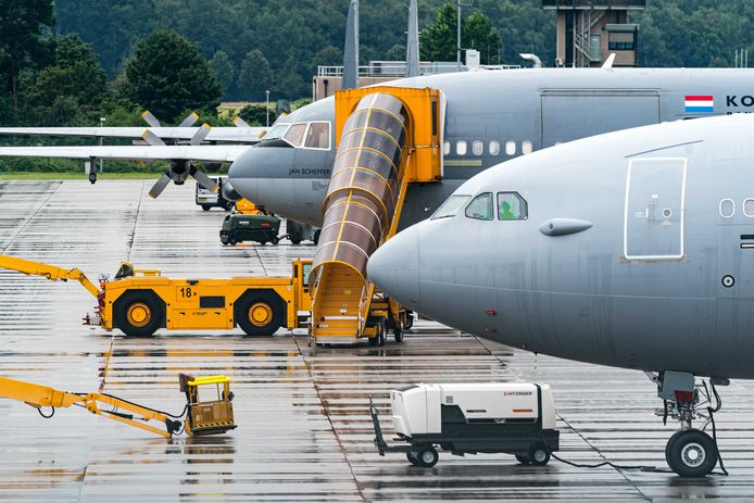 Het ministerie van Defensie heeft meerdere militaire vluchten naar Afghanistan gepland om tolken, lokaal ambassadepersoneel en gezinnen te evacueren uit het land.