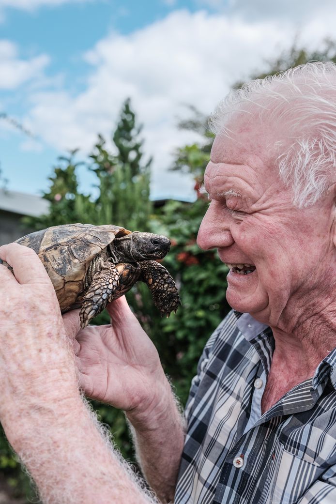 Nol Buijnink met Jodokus de schildpad