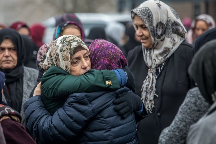 Honderden mensen van de Turkse gemeenschap in Limburg namen dinsdagmiddag afscheid van Yusuf en Ikafat Demirci in de moskee van Waterschei. Yusuf en Ikafat