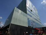 Glazenwassers 1,5 uur vast op grote hoogte in Eindhoven