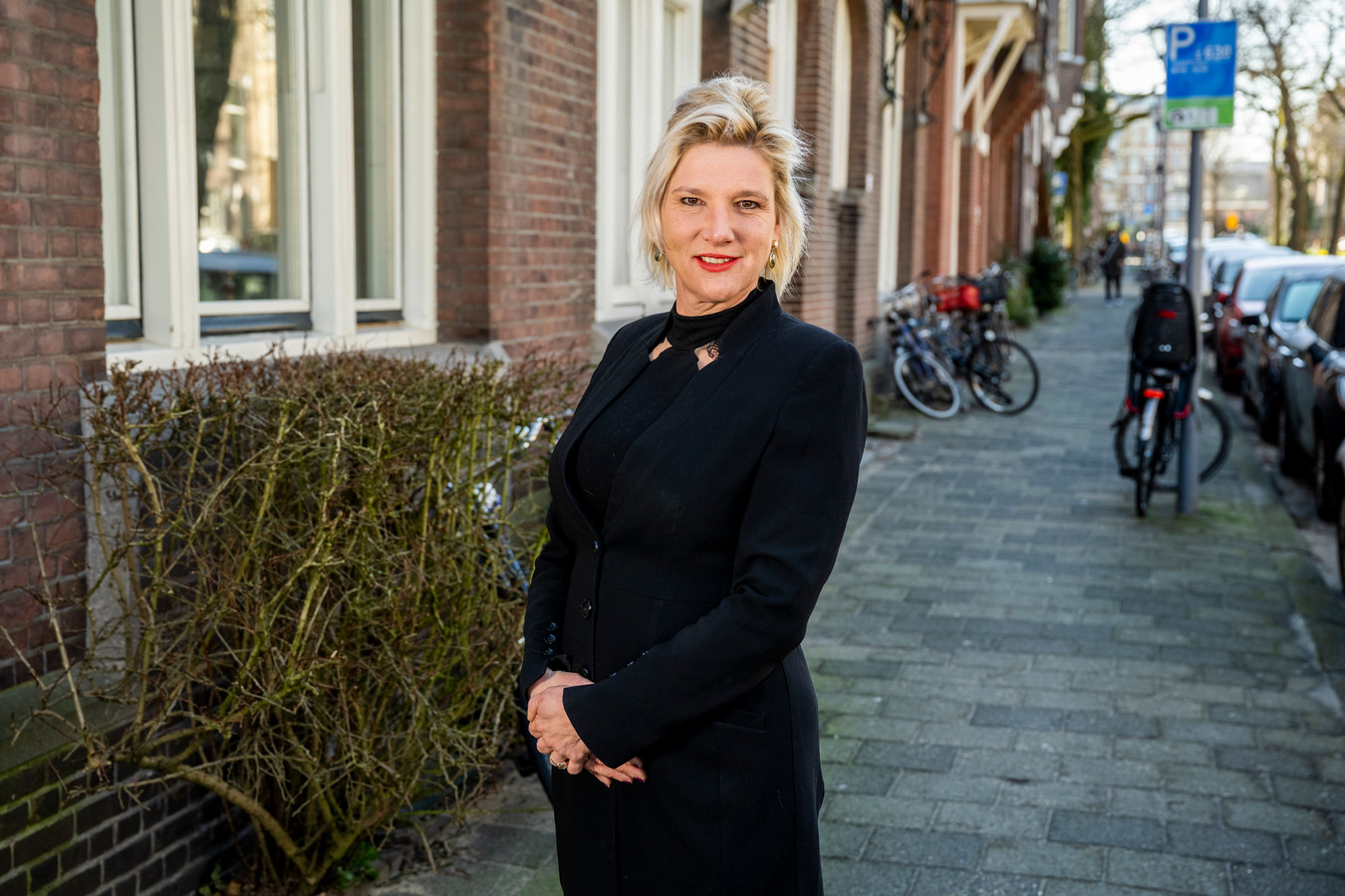 Oudwethouder Van den Anker is terug ‘We maken mensen kapot door ze van kastje naar de muur te