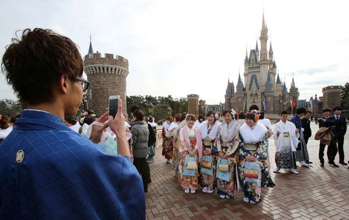 Het uit 1983 stammende Disneyland Tokyo trekt beduidend meer bezoekers dan het zusterpark in Parijs. Vorig jaar kwamen er 16,6 miljoen bezoekers langs.