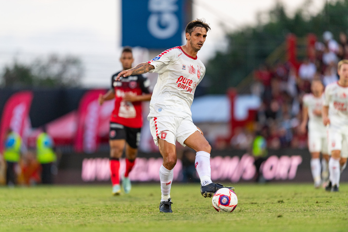 In Beeld Bryan Ruiz neemt op magische avond in Costa Rica afscheid