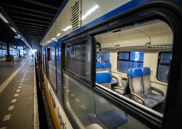 In de trein tussen Zwolle en Groningen trok een man zichzelf af.