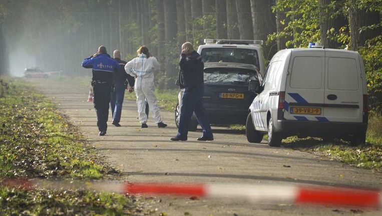 De politie doet onderzoek na de vondst van het lichaam van een 86-jarige man uit Axel nabij het natuurgebied Canisvliet. Beeld anp