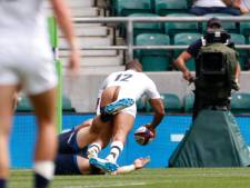 Engelse rugbyer komt met blote kont over de lijn, maar kan er net als commentator om lachen 