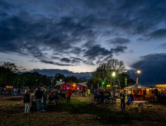 Ondanks regen en kou toch ruim 10.000 bezoekers op het Brabantse Wal Festival: ‘Alleen maar blije mensen’