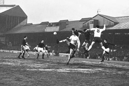 Actiemoment tijdens Chelsea - FC Barcelona (2-0) op Stamford Bridge in 1966.