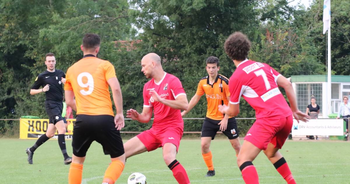 RCS wint bekerderby na rode kaart, drie clubs in de dubbele cijfers - Provinciale Zeeuwse Courant