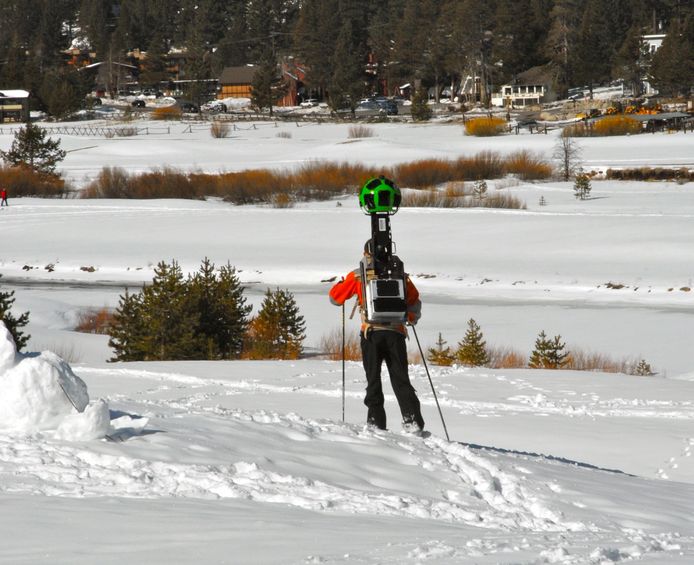Opnames in de sneeuw vragen om een fotograaf met ski's