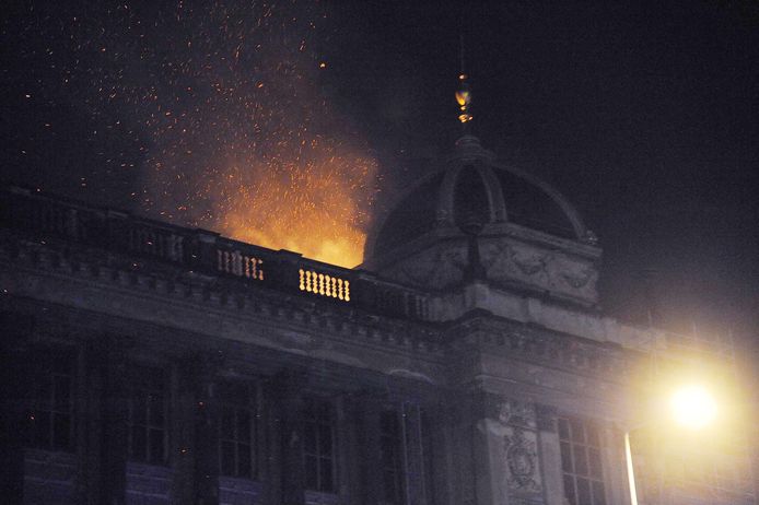 Archiefbeeld van het Nationaal Tsjechisch museum in Praag. In februari vorig jaar ontstond er een brand op het dak van het gebouw.