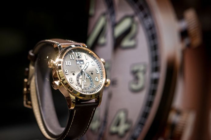 Een horloge van het merk Patek Philippe op een beurs in Zwitserland.