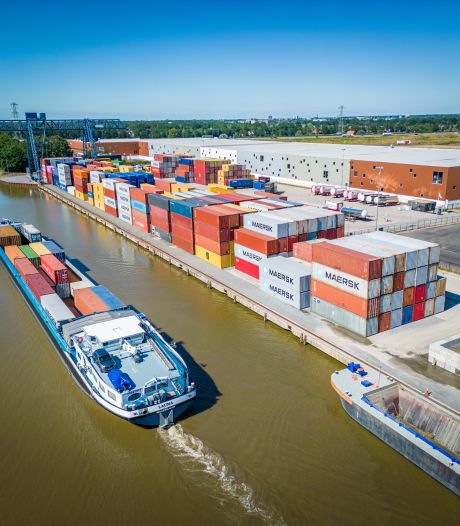 Twente onbereikbaar voor scheepvaart: ‘Zonder zware bui gaat Twentekanaal eind van de week dicht’