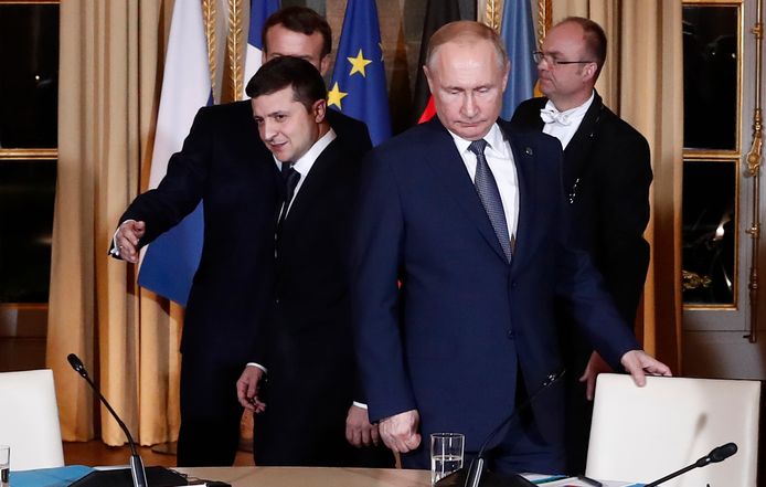 Emmanuel Macron (links) ontving maandag in het Élysée Vladimir Poetin en de Oekraïense president Volodimir Zelenski.