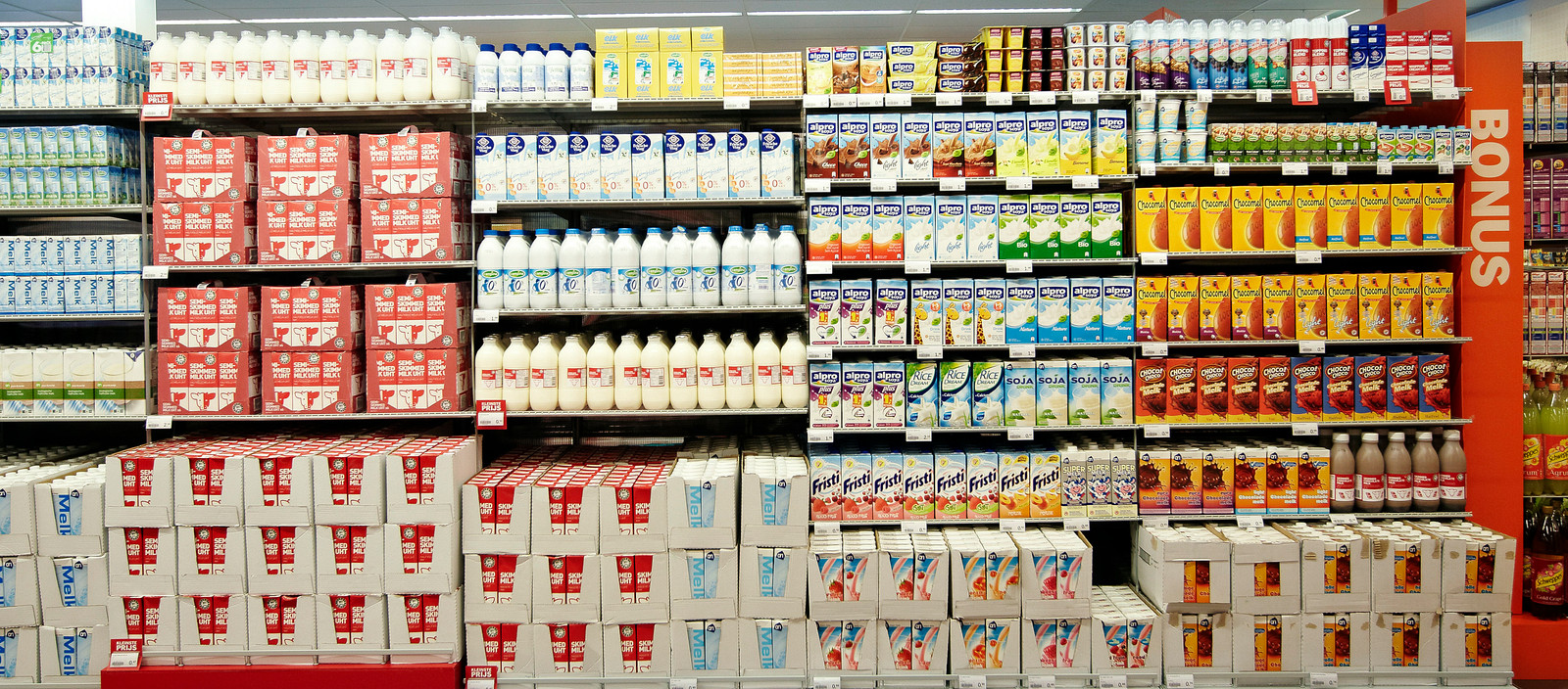man-20-steelt-pak-drinken-uit-arnhemse-supermarkt-foto-ad-nl