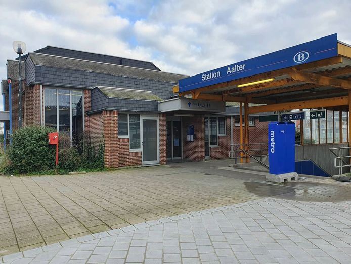 Een 45-jarige dief werd op heterdaad betrapt toen een jong meisje hem zag rijden op haar gestolen fiets aan het station van Aalter