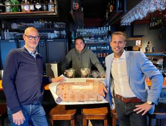 Dominique (42) en Maarten (23) steken De Scheve Zeven in nieuw jasje: “Bruine gezelligheid blijft, De Brasserie blijft nog even dicht”